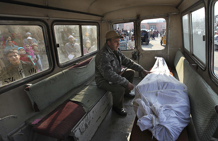 Corpse and cop-in-Srinagar